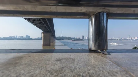 Time lapse of the WuHan Yangtze River Bridge 스톡 동영상 74208409