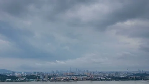 Time lapse of yangtze river skyline in nanjing city,china ,cloudy day Video stock 77238193