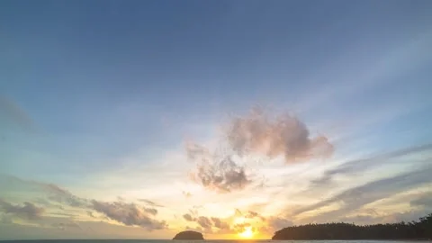 Time lapse yellow sunset at Kata beach 스톡 동영상 158191366