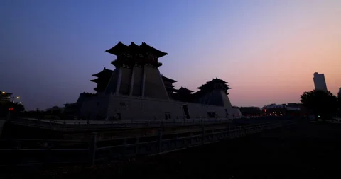 Time lapse of Ying Tian Men at dawn Видео 295616554