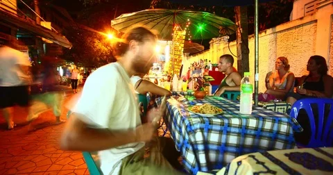 Time lapse of a young backpacker eating Pad Thai noodle in Bangkok, Thailand. Stock Footage 72994224