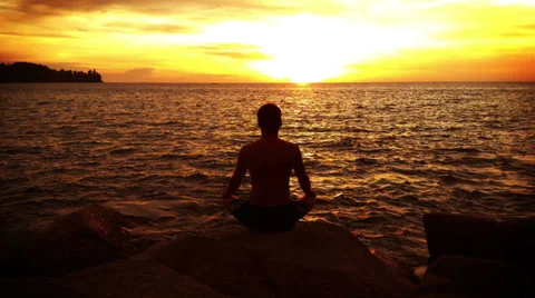 Time lapse of young man sitting in meditation pose Video stock 33298439