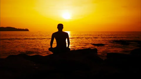 Time lapse of young man sitting in meditation pose Video stock 36482217