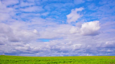 Time lapse with zoom of blue sky with white clouds Video stock 37769116