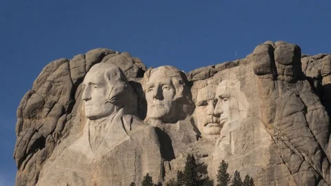 Time Lapse Zoom of Mount Rushmore Monument with Clouds Rolling By in 4K Vidéo 71202222