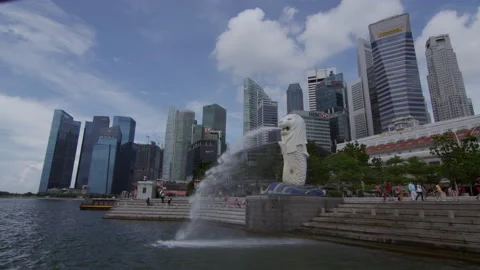 Time lapse,Famous Merlion Statue Spewing Water In Singapore Video stock 134916396