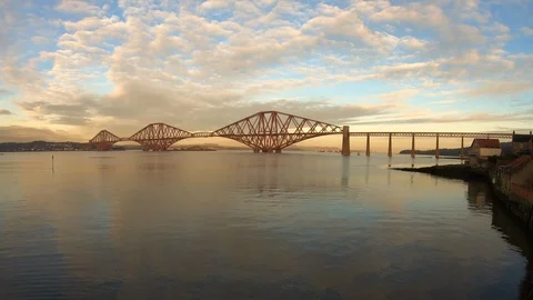 Time lapsse of sunset over the Forth Road rail bridge Video stock 100992525