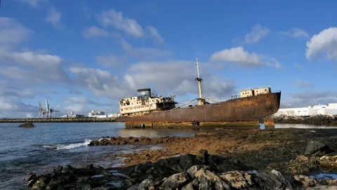 Time laspe of clouds on a wreckage of  a cargo. Vidéo 99223750