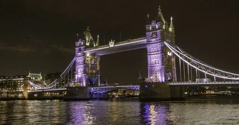Time lipse panning view of tower bridge floodlit at night Stock Footage 69805778