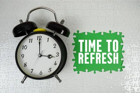 Time To Refresh text with alarm clock on green background Stock Photos