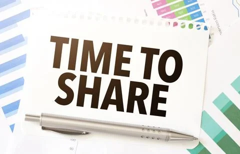 TIME TO SHARE of the box on paper sheet and charts Foto stock