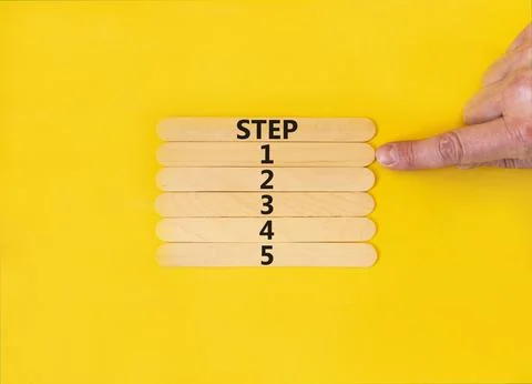 Time to step 1 symbol. Concept word Step 1 2 3 4 5 on wooden sticks. Busine.. Foto stock