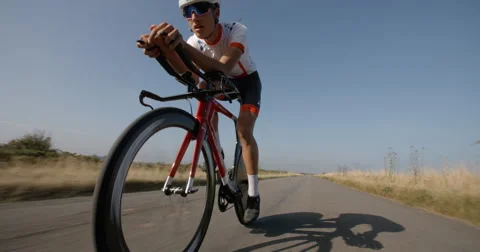 Time Trial Road Racing Cyclist Peddles in Slow Motion. Vídeo Stock 67645596