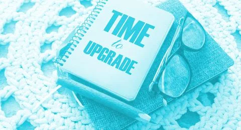Time to upgrade text on notebook, glasses and pen. Business renew concept. 库存照片