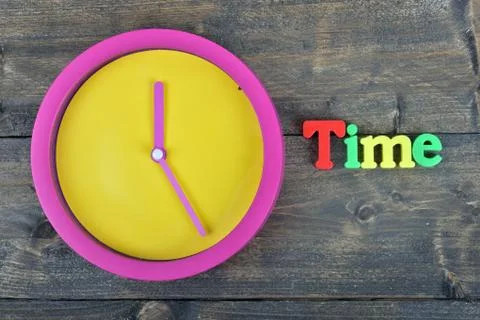 Time on wooden table Stock-Fotos