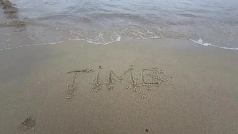 Time Word Written on Sand Erased by Waves Concept of Impermanence Vídeos de archivo 336468170