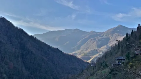 Timelabs clouds float over the mountains Video stock 170007620