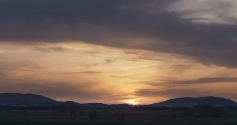 Timelaps of the beautiful sunset over the mountains, 4k Video stock 89643254