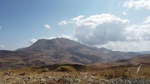 Timelaps clouds over the beautiful mountains Video stock 140036825