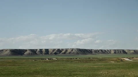 Timelaps. Expansive grassland landscape with rolling hills and clouds in the sky Vídeos de archivo 341973992