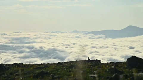 Timelaps. Scenic mountain view above clouds with rocky terrain and distant peaks Vídeos de archivo 341976168