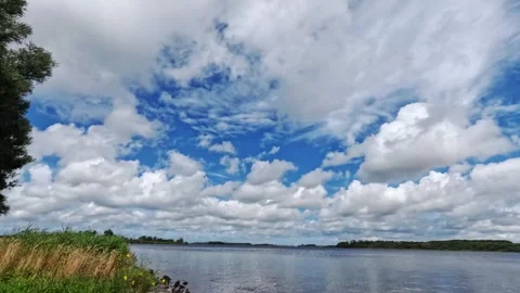 TimeLaps White clouds above the Grevelingen Video stock 295052670