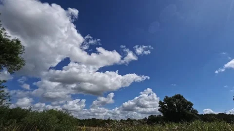 TimeLaps White clouds drift to the right Video stock 295052673