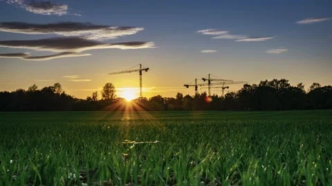 Timelapse 4k - sunset and cranes (machines). Video stock 133441650