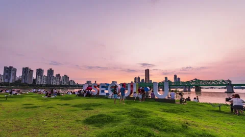 TimeLapse 4k Sunset at Nodeul Island in the middle of the Hangang River seoul in 스톡 동영상 213918048