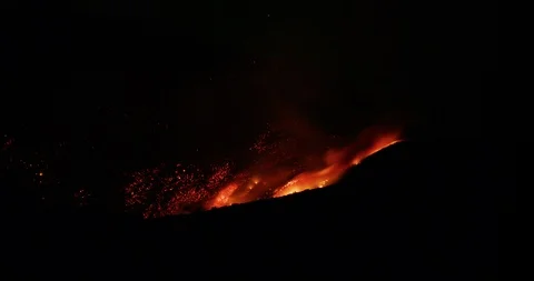 Timelapse of active Woolsey fire and Hill fire in Santa Monica mountains, Los Stock Footage 98565943