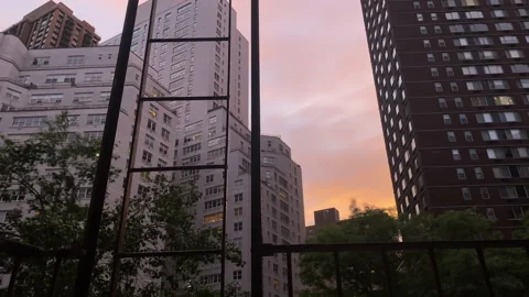 Timelapse: Afternoon transitions to night behind the skyscrapers of Manhattan Video stock 201280218