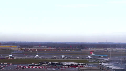 Timelapse of airplanes loading up with passengers and taking off Stock Footage 142722816