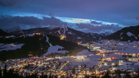 Timelapse of alpine ski resort during night Video stock 71983011