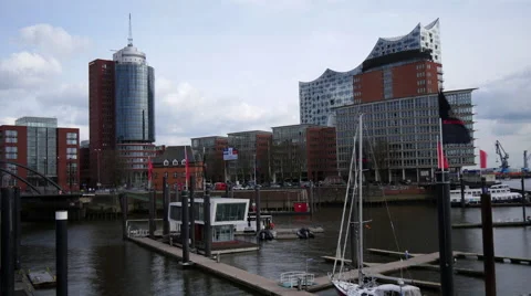 Timelapse am Baumwall mit Blick auf die Elbphilharmonie 스톡 동영상 61749514