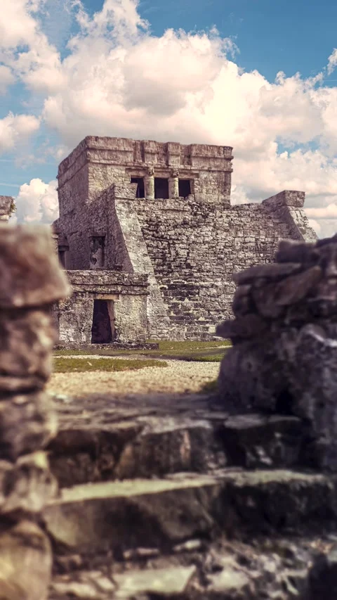 Timelapse of ancient mayan ruins in tulum mexico Stock Footage 337299630