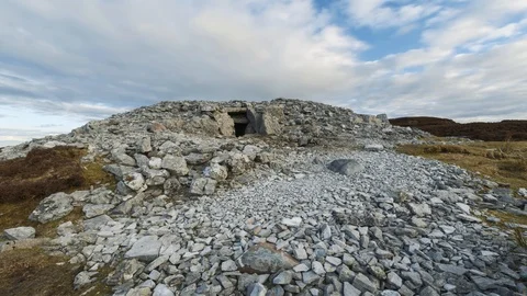 Timelapse of Ancient Prehistoric Tomb Stone Structure with Moving Clouds Ireland 動画素材 101094817