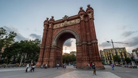 Timelapse of the Arc de Triomf in Barcelona, Spain 스톡 동영상 106724169