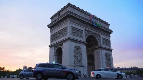 Timelapse of the Arc de Triomphe in Paris with the emblem of the Paralympic 스톡 동영상 282207078