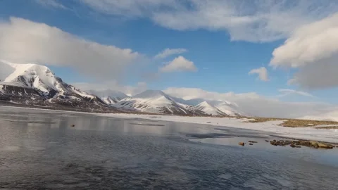 Timelapse of Arctic Mountains and Moving Clouds in Svalbard 스톡 동영상 339277853