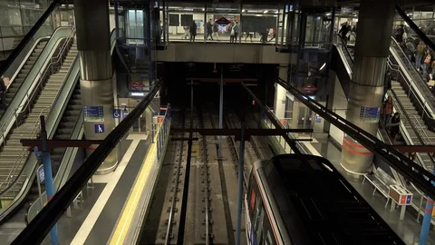 Timelapse of arrivals of trains 스톡 동영상 117588223