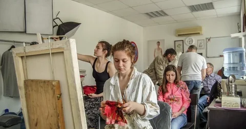 Timelapse at an art school, while teaching drawing Stock-Footage 129573484