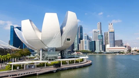 Timelapse Art Science Museum Marina Sands, revealing city skyline in Singapore Stock Footage 124228533