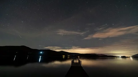 A timelapse of Ashness Jetty on a cloudy night with comet C-2023 A3 Tsuchin.. Stock Footage 289316497