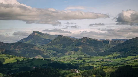 Timelapse of Basque Country mountains andscape 스톡 동영상 152913402
