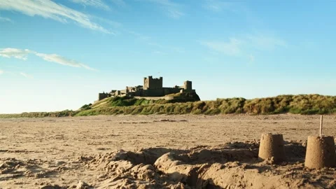 Timelapse Beach with Sand Castles and Castle Bamburgh, Northumberland Motion Vídeo Stock 249739375