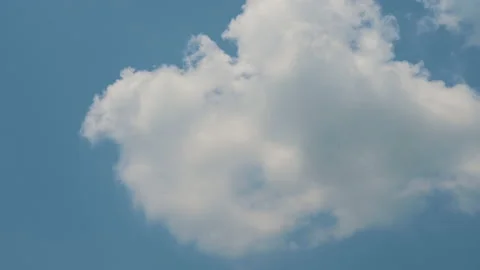 Timelapse of beautiful blue sky and white cloud. 動画素材 155669043