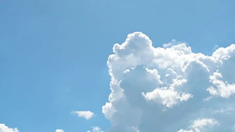 Timelapse of beautiful blue sky and white cloud. 動画素材 200147237