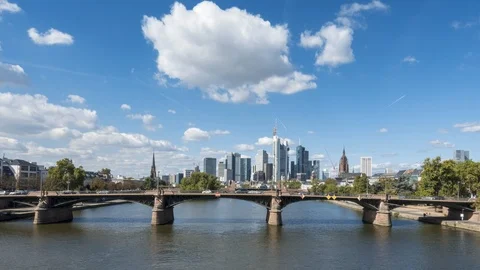 Timelapse - Beautiful clouds over the cityscape of Frankfurt Видео 95709032