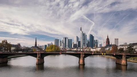 Timelapse - Beautiful clouds over the cityscape of Frankfurt Vídeo Stock 120599081
