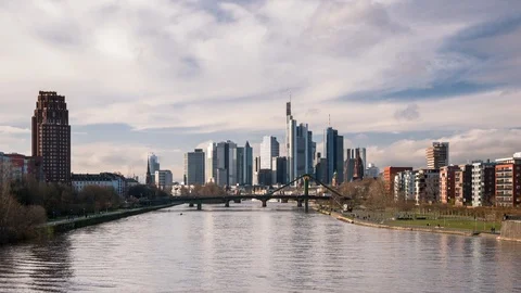Timelapse - Beautiful clouds over the cityscape of Frankfurt Видео 121756327